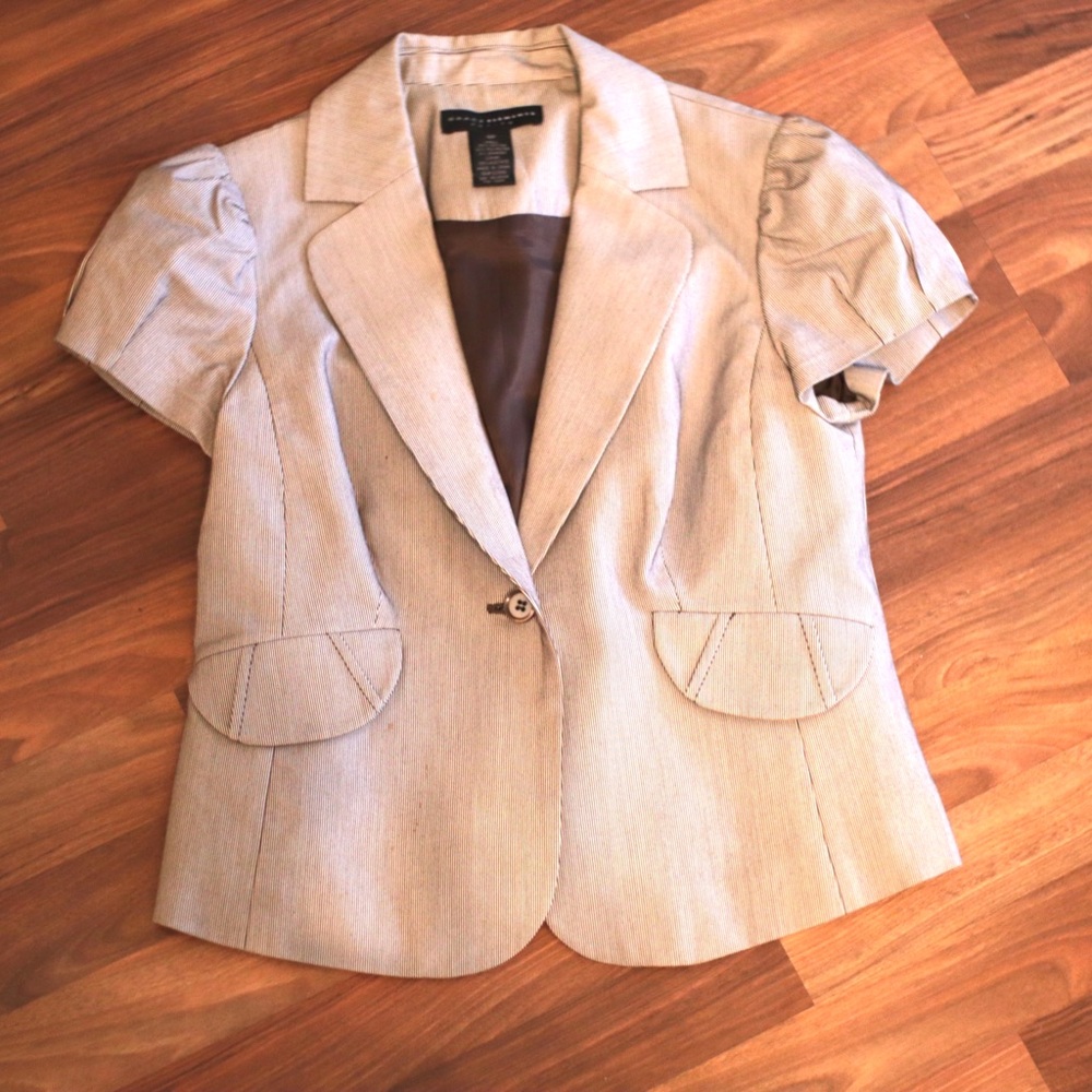 Short sleeved Blazer  Sz 4 Petite